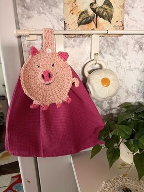 Handmade Crochet Pig Kitchen Towel Holder – Pink Hanging Dish Towel